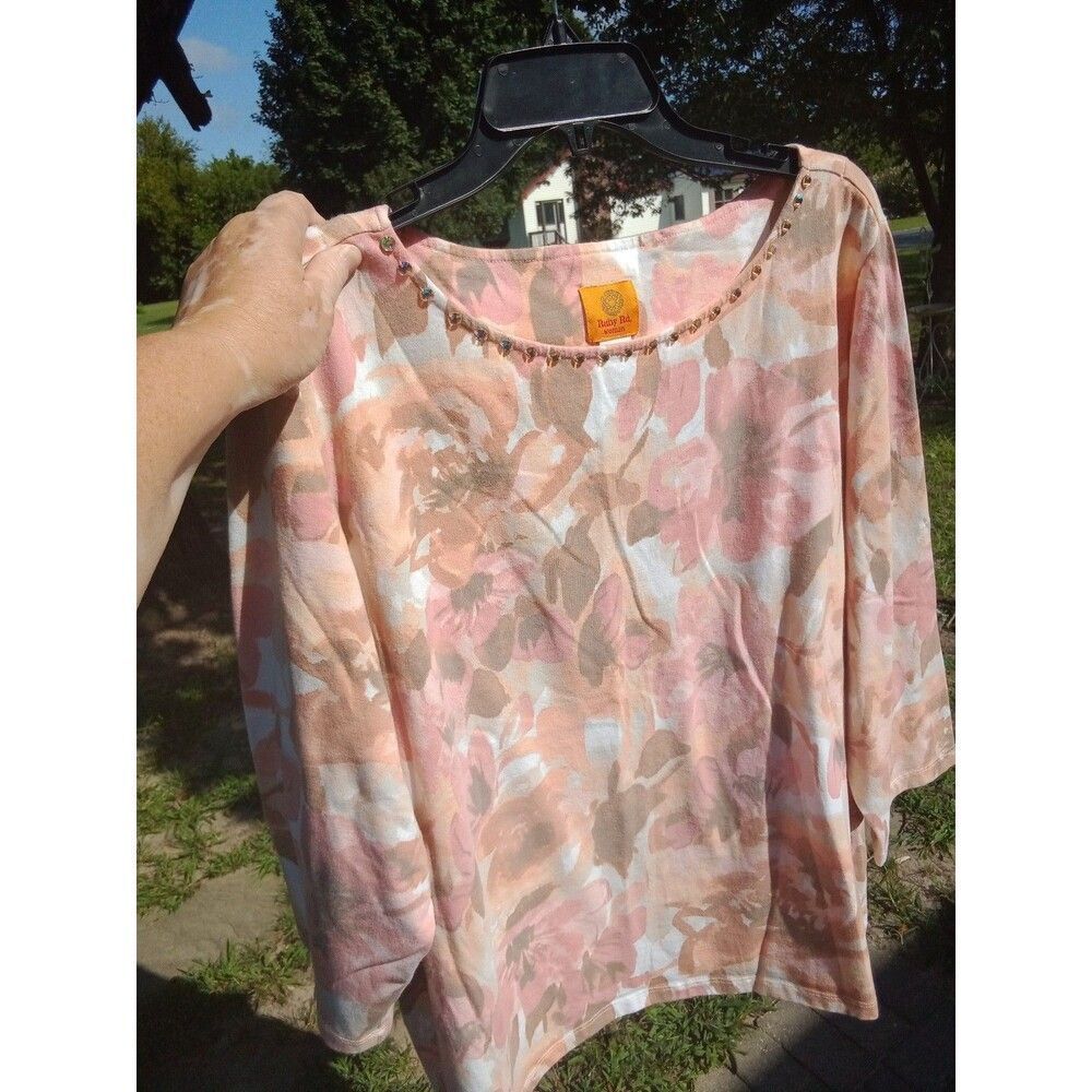 204 Ruby Rd Women's Top 2X Water Color Floral Pink Gem Beads Neckline